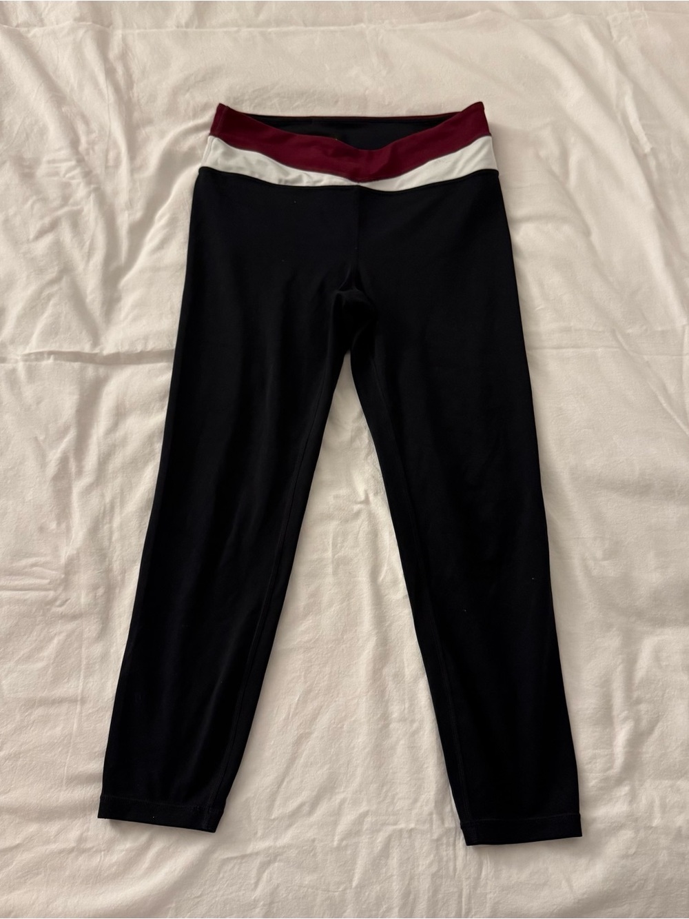 Super cute Gap black ankle leggings with white and maroon waistband, size M